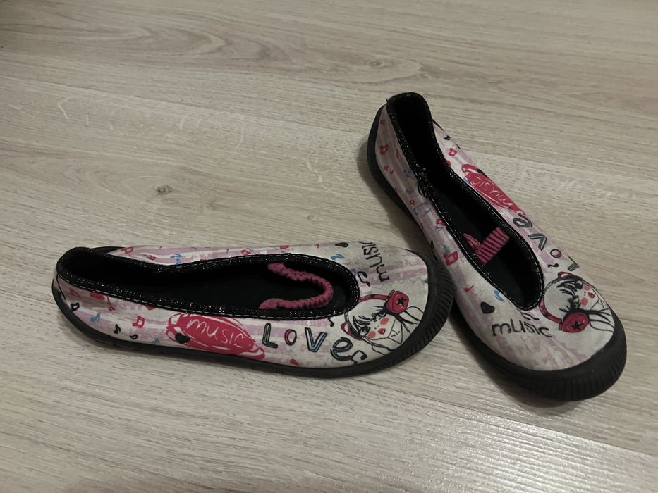 Балетки,тапочки в садик,босоножки для девочки 31-32 р