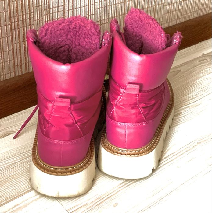 Стильные яркие ботики