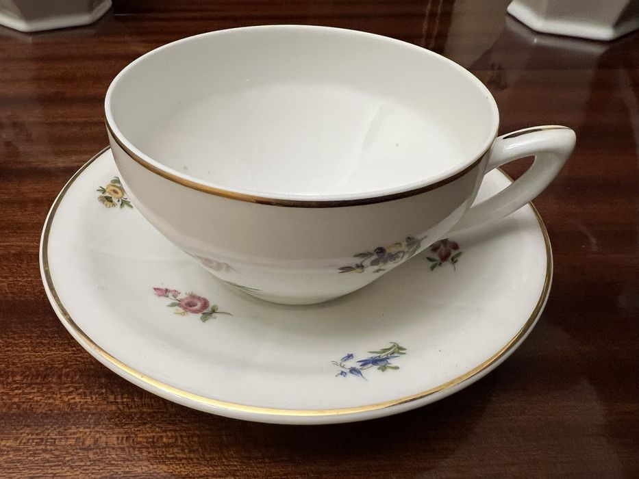 Servico de chá Vista Alegre, anos 60, completo e numerado