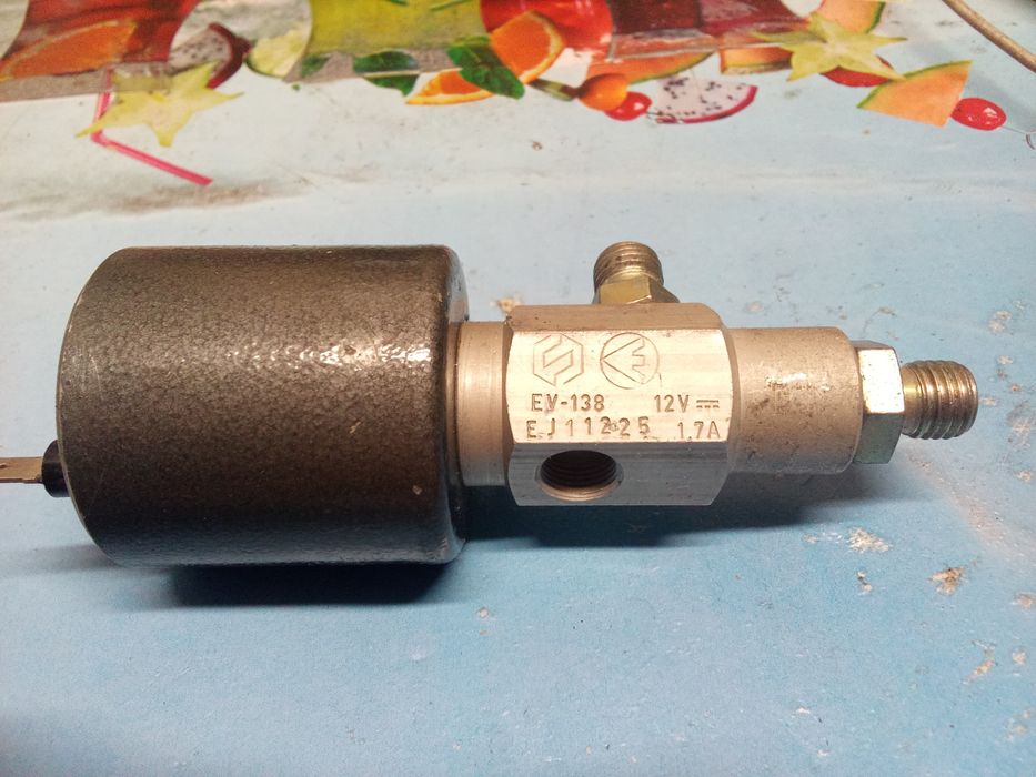 Електромагнітний перекидний клапан.