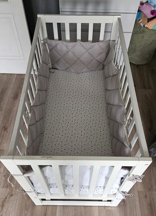 Продам дитяче ліжечко з матрасиком