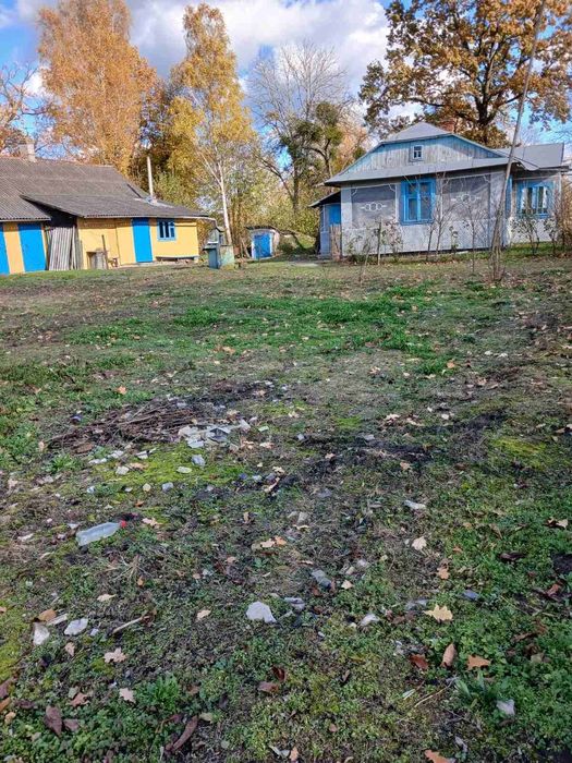 Продається ділянка з будинком