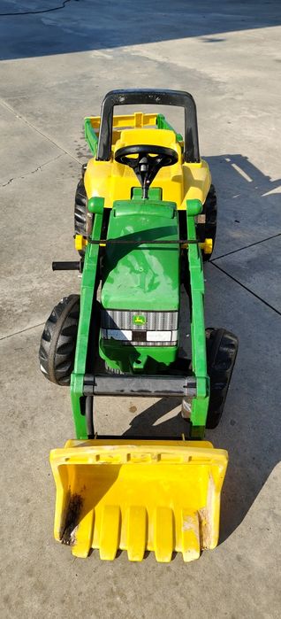 John Deere traktor z przyczepą