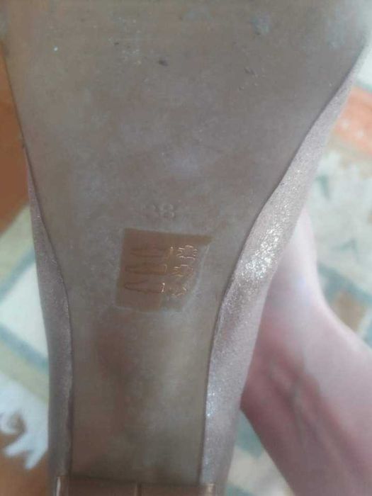 Botas em pele tamanho 38