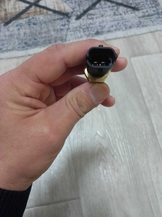 Продам датчик температури охолоджуючої рідини ваз 2109 BOSCH (НОВИЙ)