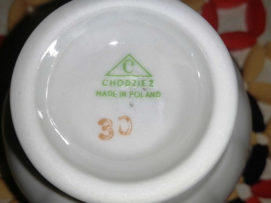 Filiżanka ze spodkiem-porcelana kanelowana wzór-Chodzież-stan ideał.