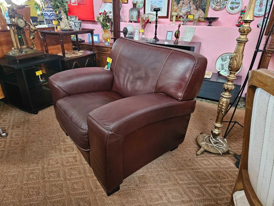 Grande sofá individual em pele - óptimo estado geral