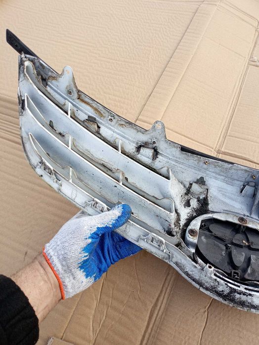 toyota AVENSIS T27 12-15 LIFT grill przód atrapa chłodnicy kolor 040