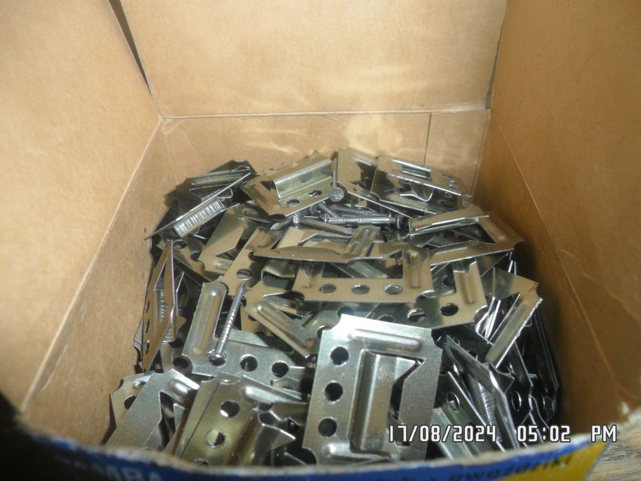 Connectpol Klamry Paneli Boazeryjnych 90 sztuk + 13 gwoździków