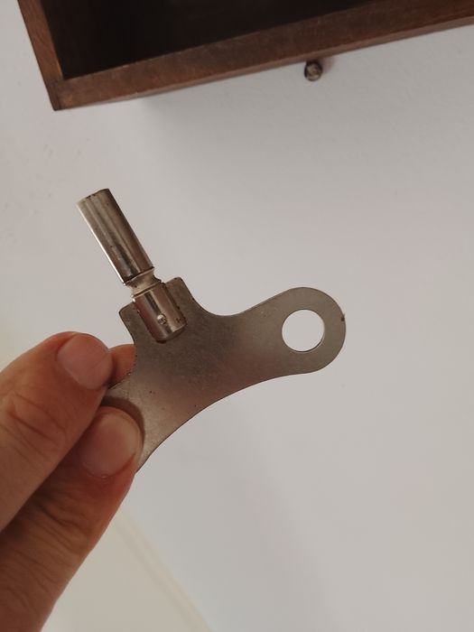 Relógio de parede de madeira