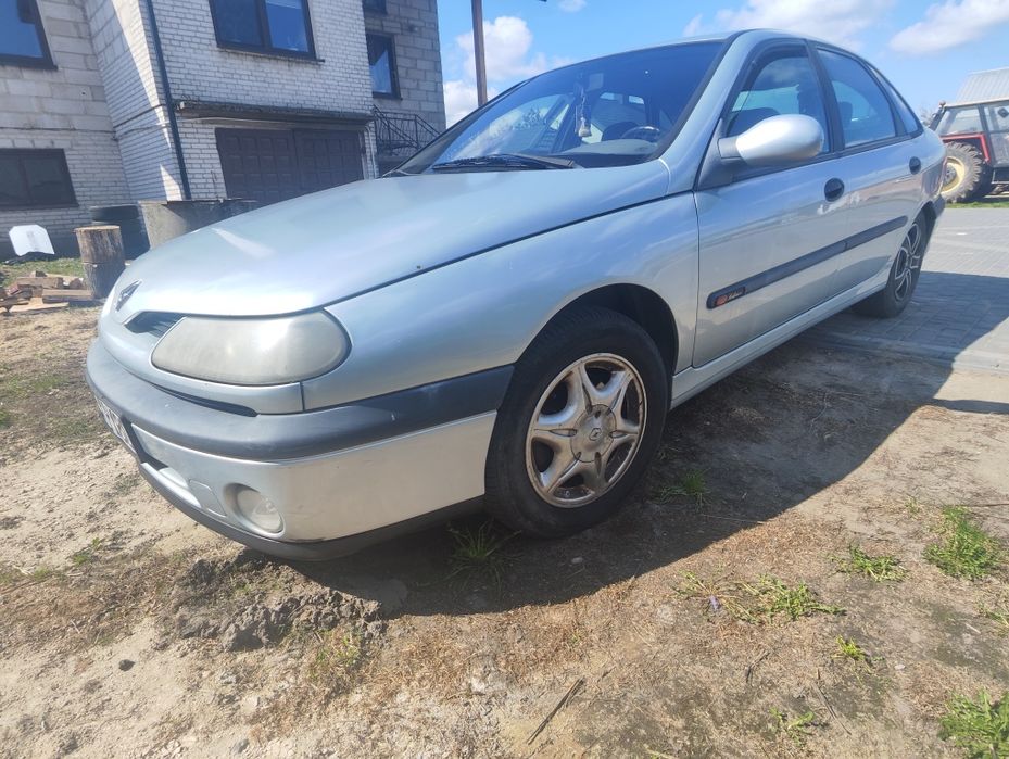Renault laguna 1. Drzwi. Lampy. Hak. Cała na części.