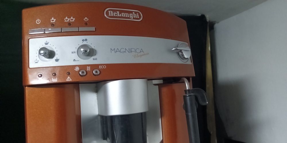 DeLonghi Magnifica Eleganza ESAM 3240.0 – Pomarańczowy Ekspres do Kaw