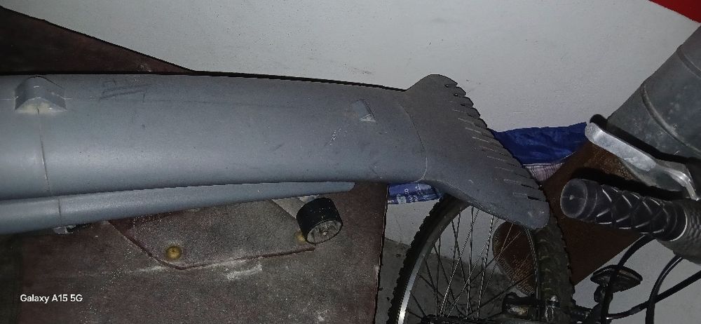 Máquina de soprar e expirar folhas