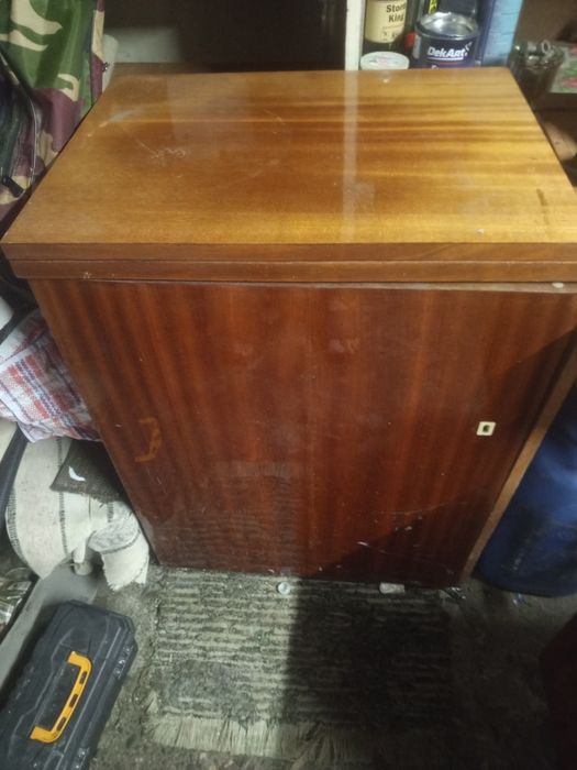 Продам швейну машинку