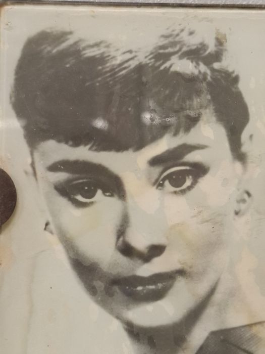 Audrey Hepburn lusterko stołowe prl