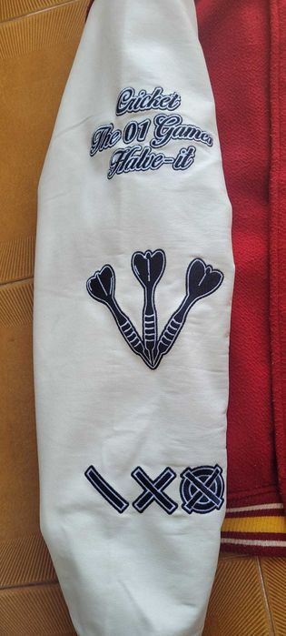Casaco da Pull&Bear - Tamanho M (Varsity Jacket Vermelho e Branco)