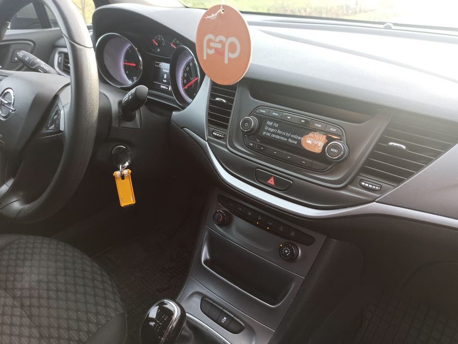 Opel Astra polski salon