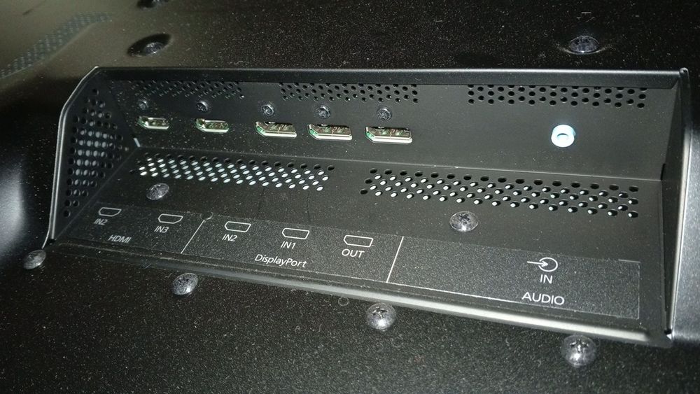NEC MultiSync v 754 Q та v552