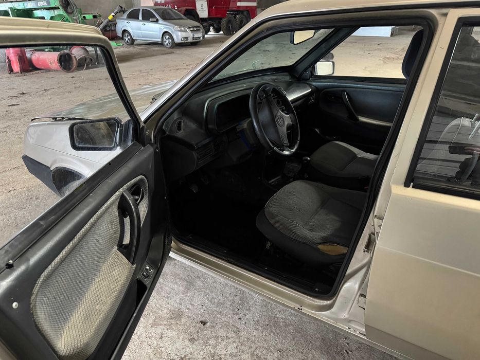 Автомобіль ВАЗ-21099
