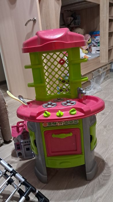 Кухня дитяча рожево-зелена