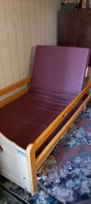 Электрическая кровать для реабилитации  лежачих.