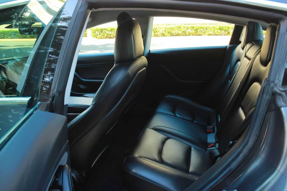 Tesla Model 3 Long Range      2019