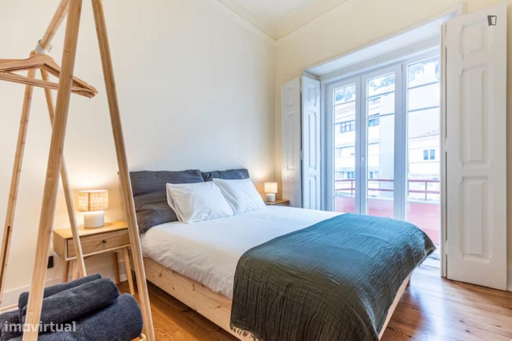 Apartamento com 4 quartos - localizado em Anjos Lisbon
