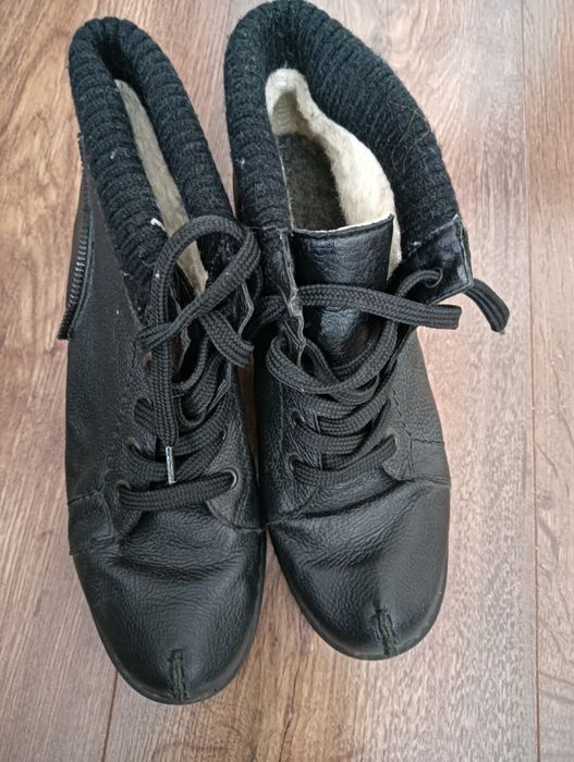 Buty zimowe damskie czarne ocieplane Rieker rozmiar 38