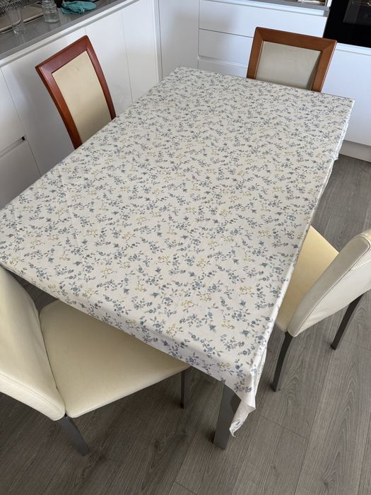 Mesa com pouco uso