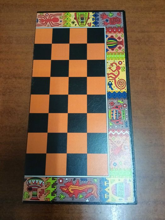 Jogo de Xadrez Artesanal Peruano – Incas vs. Conquistadores Espanhóis