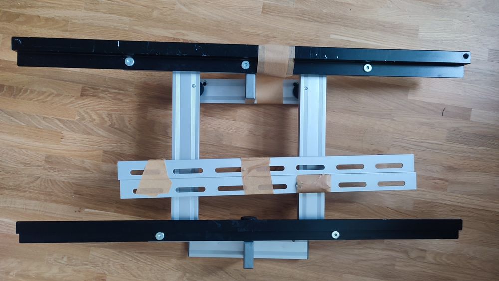 Wieszak ścienny do telewizora