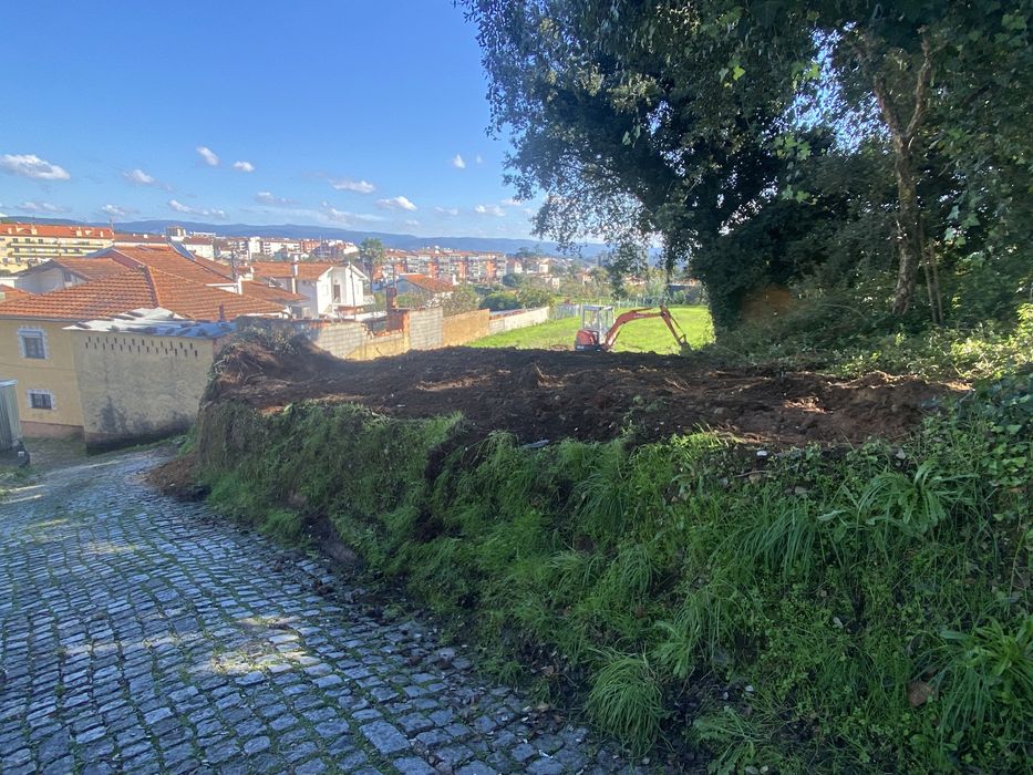 Terreno com 2100 m2 Águeda centro