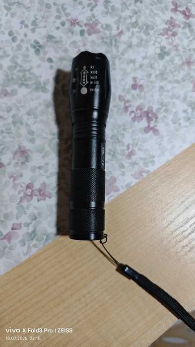 Latarka taktyczna szperacz stroboskop 2w1 LED zoom
