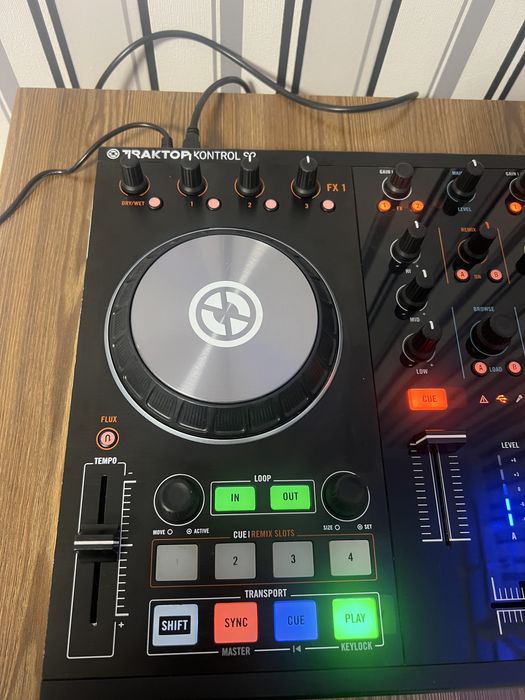 Native Instruments Traktor Kontrol S2 MK2  Dj Контроллер