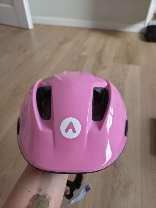 Nowy kask rowerowy dla dziewczynki