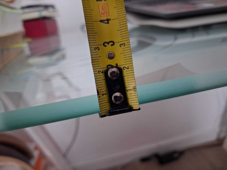 Secretária para escritório, branca, com tampo de mesa de vidro (comprada no ikea)