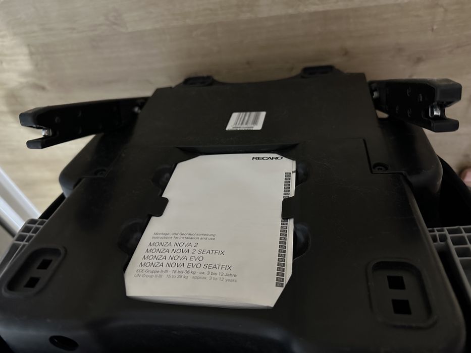 Автокрісло RECARO Monza Nova EVO Seatfix(Core Deep Black)