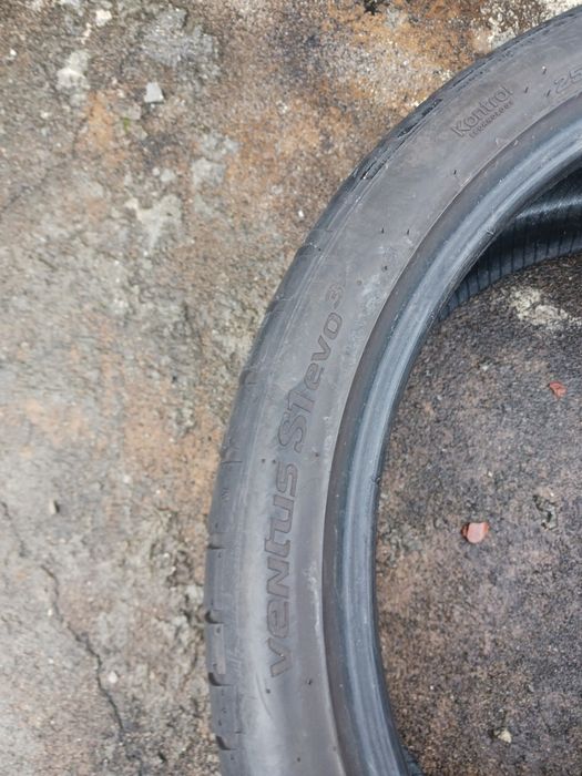 Vendo pneus semi-novos 255/35/20 Hankook
