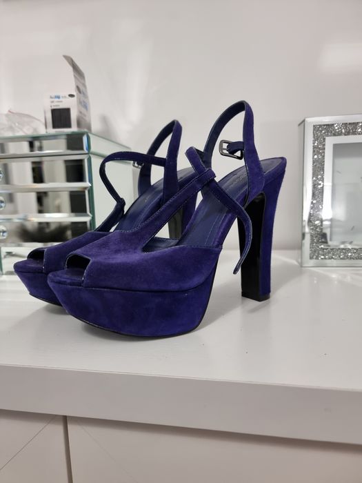 Kobaltowe sandałki 39