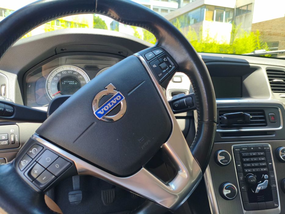 Volvo S60 D3 – Elegância Executiva, Proveniência Única e Transparência