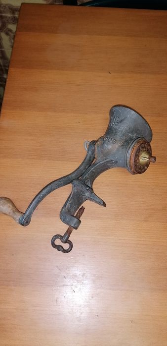 Moidor de carne de bancada