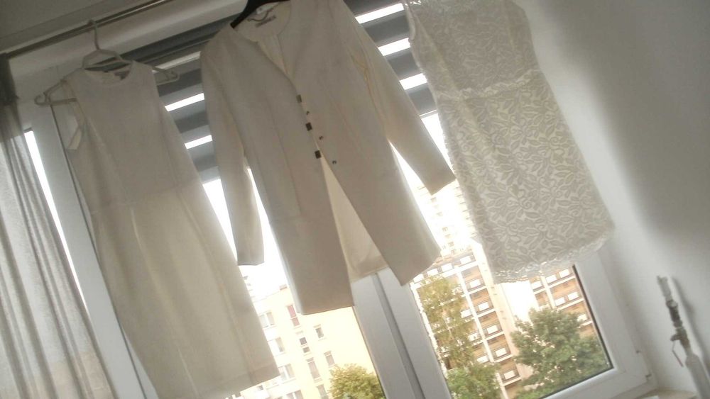 Płaszcz damski biały Quiosque 36 + 2 sukienki: HM ecru+biała koronkowa