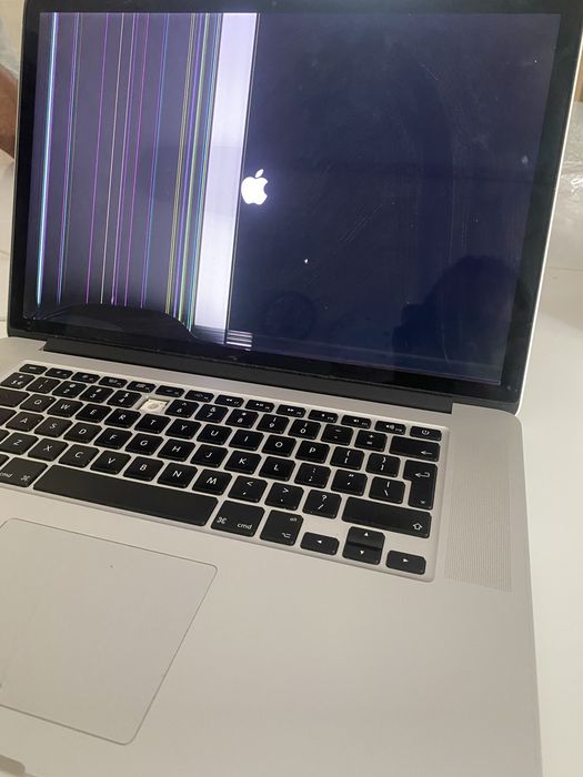Macbook Pro 15” 2013 ecrã partido
