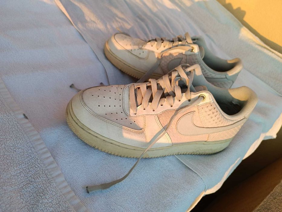 NIKE AIR FORCE 1 '07 LV8 Tamanho 43