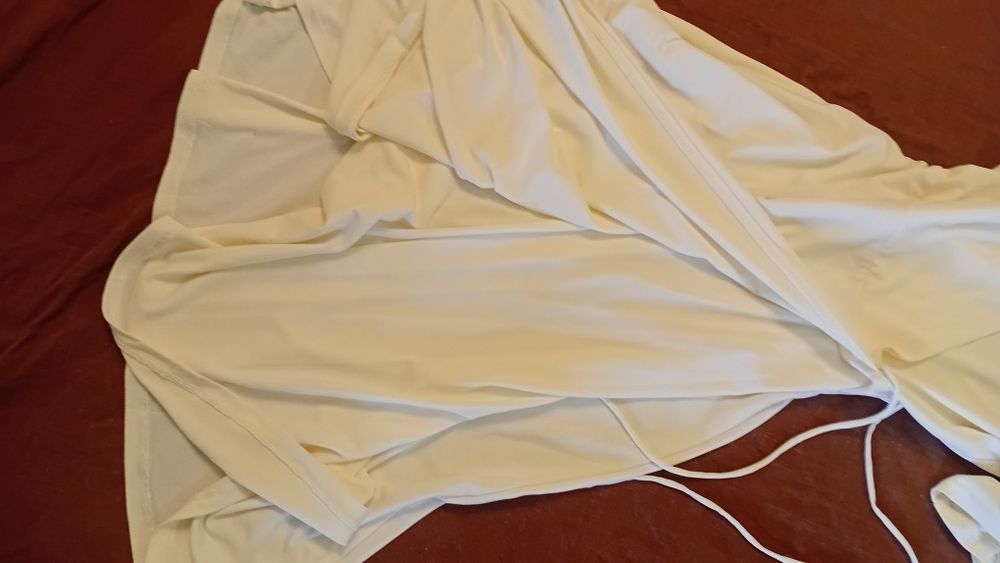 Молочна сукня міді