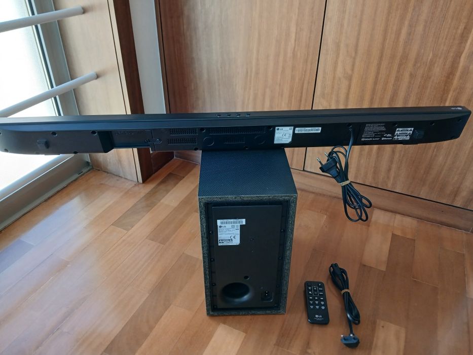 Soundbar LG SJ3 (2.1 - 300 W - Como Novo
