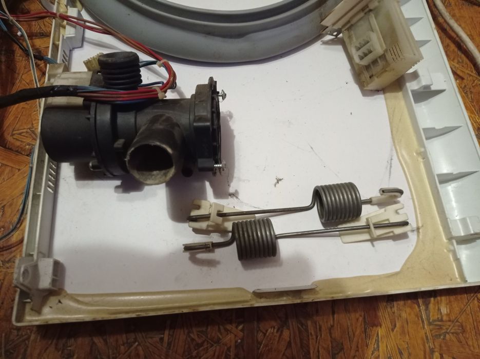 Стиральная машина Ariston.