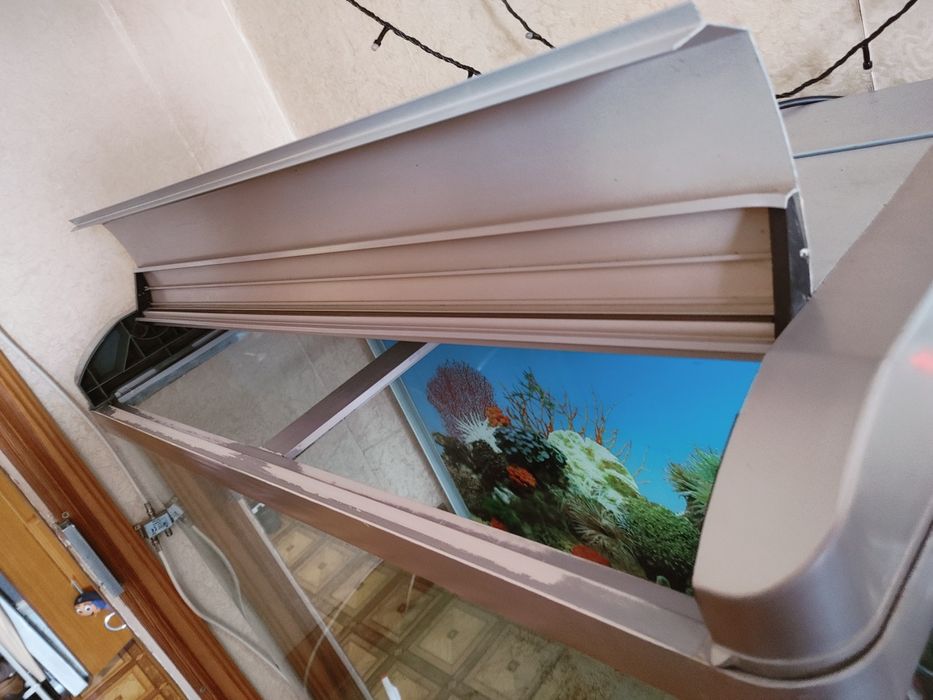 Аквариум с тумбой  SHARK с бесшовным передним стеклом 250 л