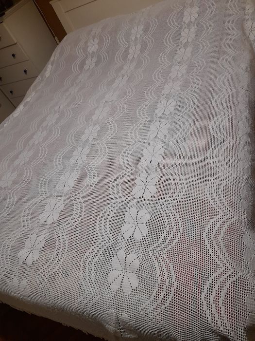 Colcha bordada antiga