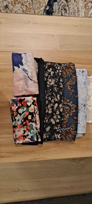 Zestaw 6 różnokolorowych apaszek